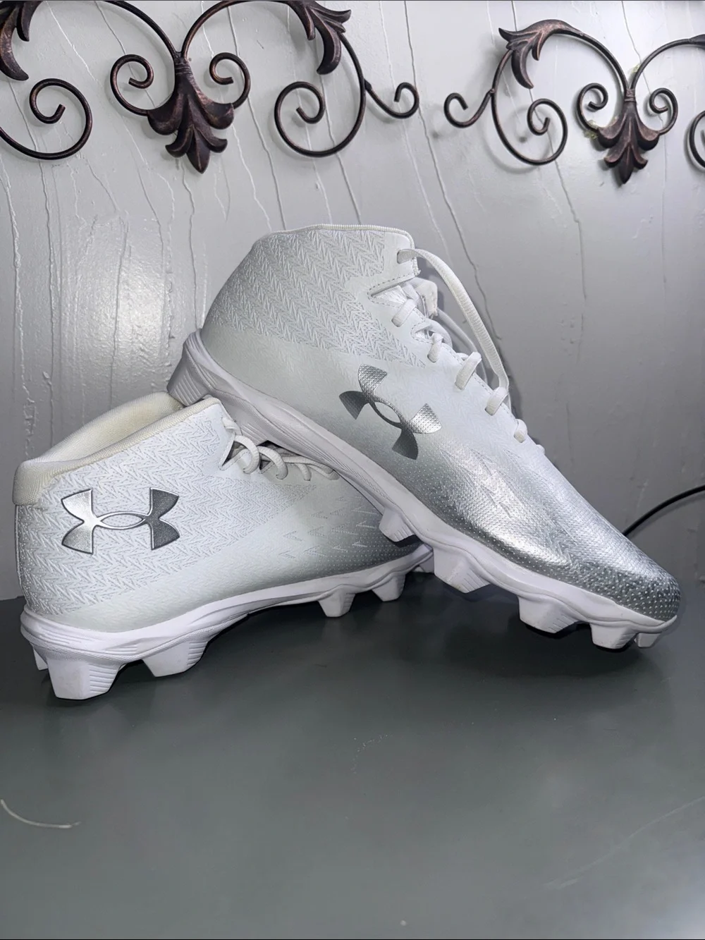 Under Armour Spotlight Franchise RM 4.0 football cleat in white/silver size 13